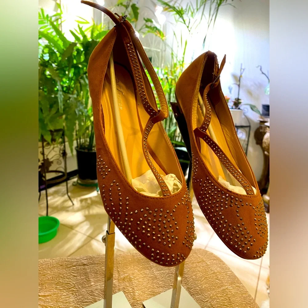 FOREVER STUDDED TAN STRAP SHOES NWOT - Picture 2 of 6